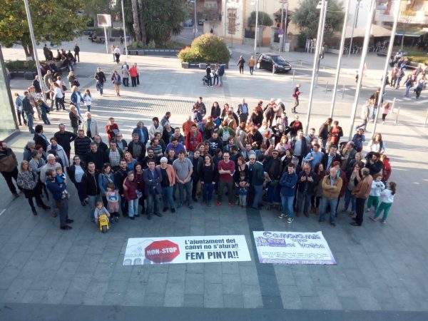 Ple Qüestió de confiança Concentració de suport des de la balconada de l'Ajuntament