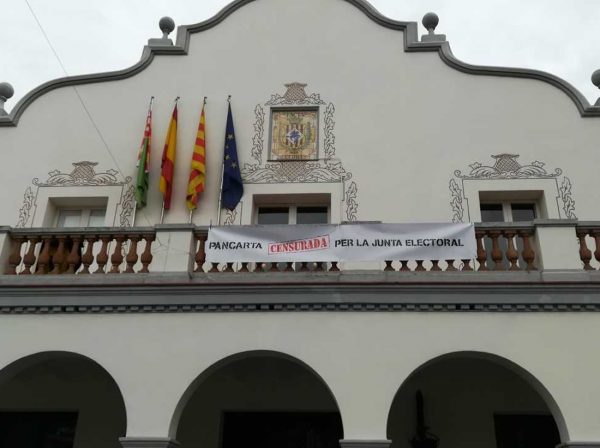 Pancarta denunciant censura