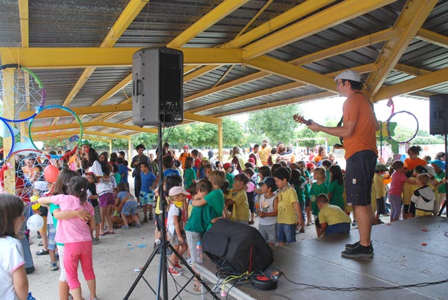 Reunió amb els pares que han inscrit els seus fills als Casals d'Estiu