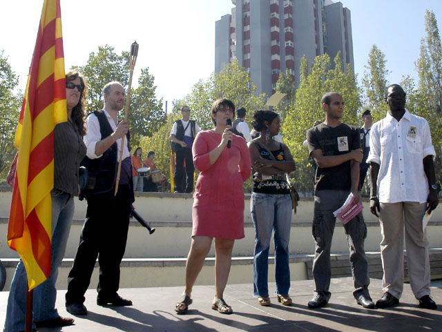 La flama del Correllengua arriba amb una crida al compromís personal per exigir als polítics