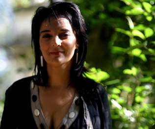 Rexina Vega presenta a la Irmandade O Botafumeiro l'última novel.la guanyadora del premi Xerais