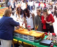 Els colors de Sant Jordi omplen els carrers de Cerdanyola