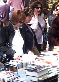 Buenafuente, Cercas i Ruiz Zafón, líders de venda al Sant Jordi de Cerdanyola