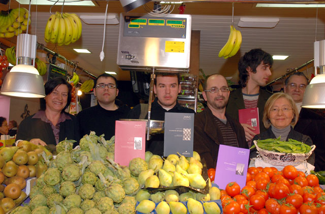 Llibres entre espinacs, filets i escamarlans