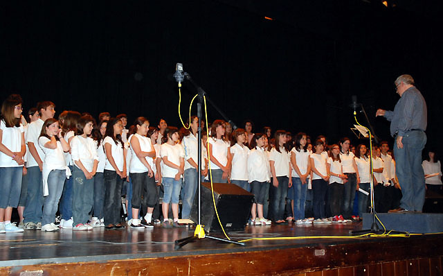 Un centenar d’escolars col.laboren al segon disc líric de José Manuel Marín