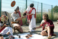 Dos persones ibers teatralitzaran les visites al poblat de Ca n'Olivé