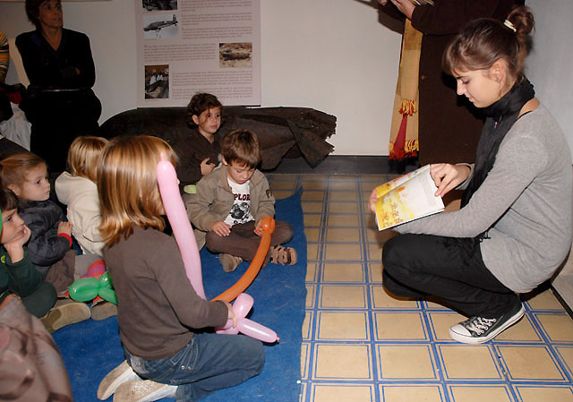 Gemma Navarri i Encarna Larrey presenten el llibre 'El gladiol màgic d'en Martí Cavaller'