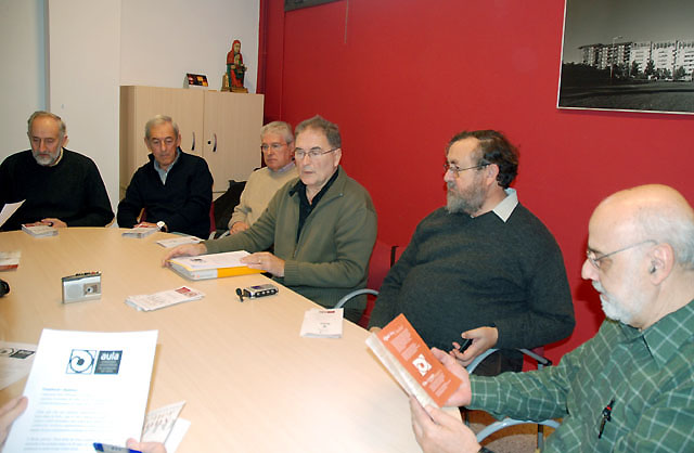 Neix l'associació Aula d'Extensió Universitària per difondre la cultura entre la gent gran