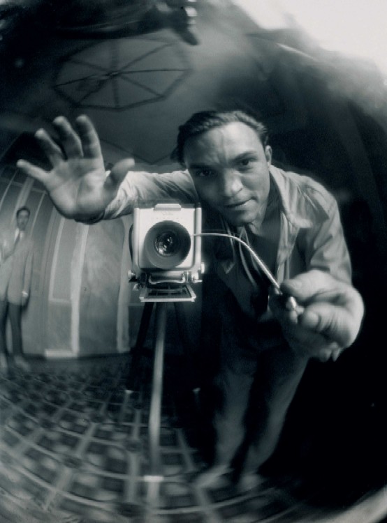 El MAC acull el retrat fotogràfic dels 50 i 60