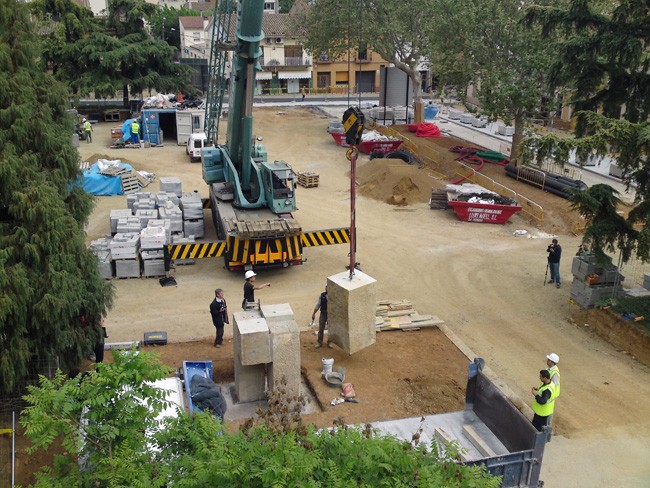 Les pedres de la República ja són a la plaça de Sant Ramon