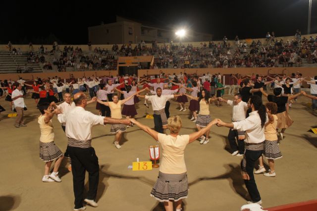 La colla sardanista, de Céret a la plaça de l'Abat Oliba