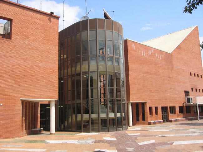 El Teatre Ateneu comença la temporada estrenant un espai de joves creadors
