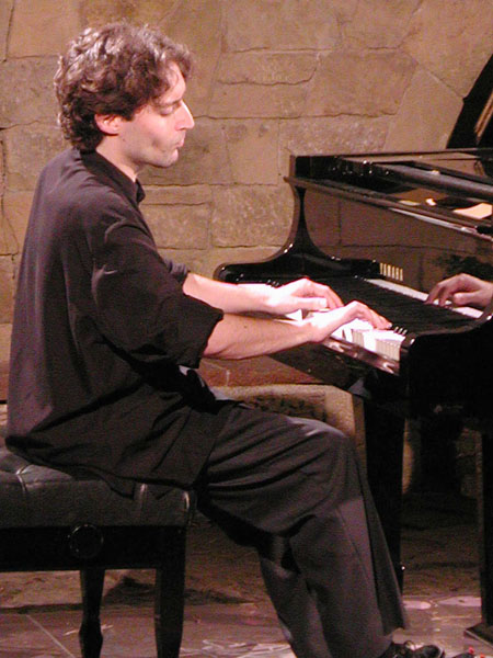 Daniel Ligorio combinarà el so del seu piano amb projeccions audiovisuals en el concert de la festa