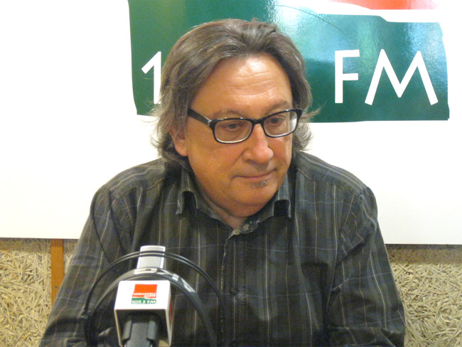 'Cuentos cortos y algunos largos' és el títol del primer llibre del cerdanyolenc José Luis Trujillo