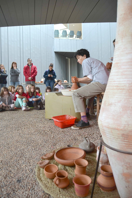 Tornen les activitats a Ca n'Oliver fent de terrissers