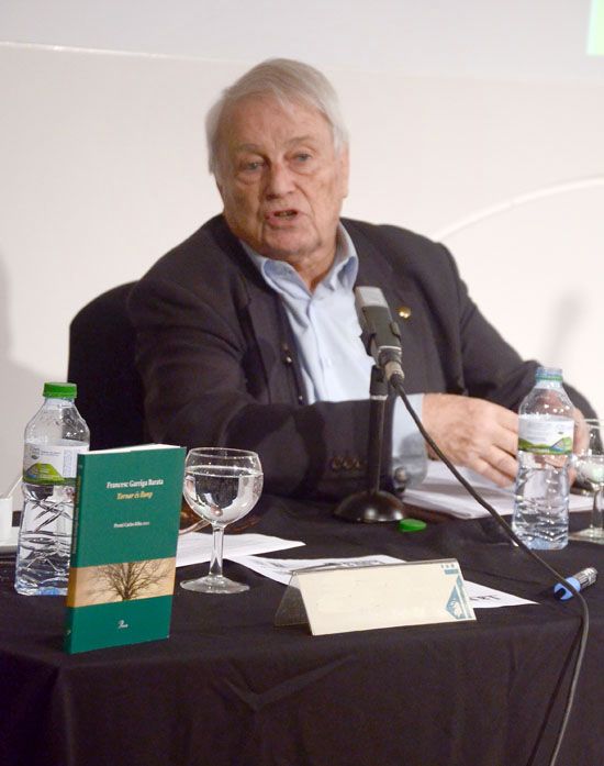 Francesc Garriga recita el seu poemari 'Tornar és lluny' al MAC