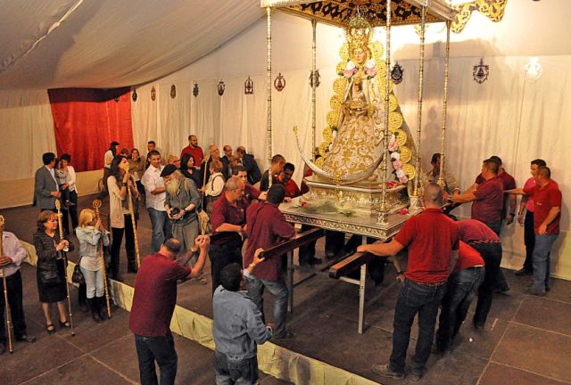 La Verge del Rocío surt avui de l'església de Sant Martí cap a Mas Durán
