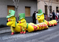 La Rua de Carnaval desperta l’interés de la ciutadania després de la pluja