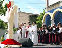 La 'Cruz de Mayo' arriba puntual dissabte a la cita amb els seus devots