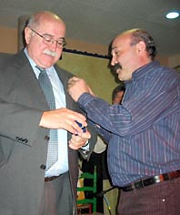 Insígnia d’or de la Casa d’Andalusia per a Manuel Hurtado