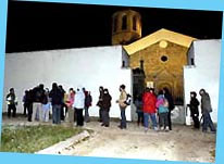 Més de 40 'justiciers' caminen fins el monestir de Sant Cugat