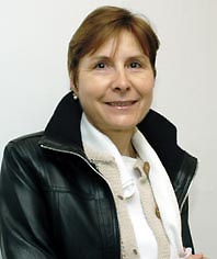 La professora i escriptora Elena de Martín presenta el llibre 'Tender Puentes'