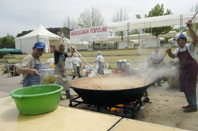 Arrossada popular a la festa major per homenatjar a la Gent Gran