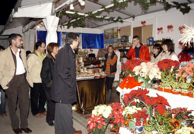 La Fira de Santa Llúcia i l'enllumenat dels carrers acosten el Nadal a Cerdanyola