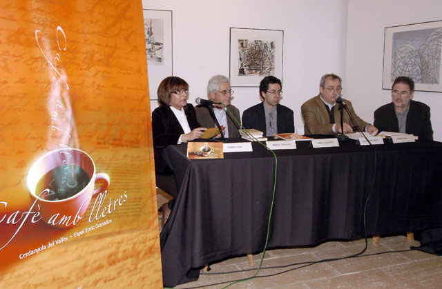 Prenent cafè amb lletres a Vinyes de Savall