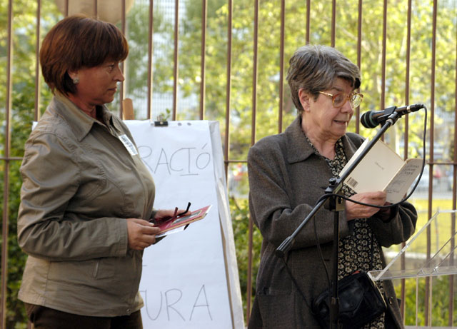Les 24 hores de lectura amplien espais i reten homenatge a Joan Brossa