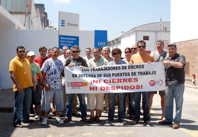 Quatre treballadors d'Ercros seran acomiadats, finalment, de la planta de Cerdanyola