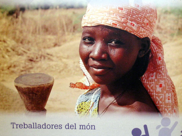 Una exposició mostra la feminització de la pobresa