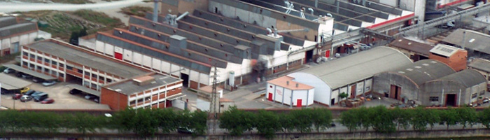 El personal d'Ercros lliura aliments i productes d'higiene a Creu Roja