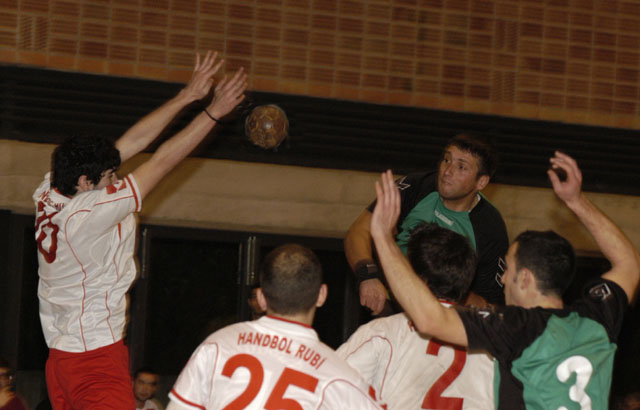 L’Handbol Cerdanyola aprofita el seu encert en atac per doblegar l’OAR Gràcia