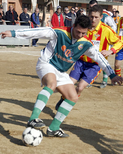 El Cerdanyola FC ensopega davant el Tona i descendeix fins a la quarta posició