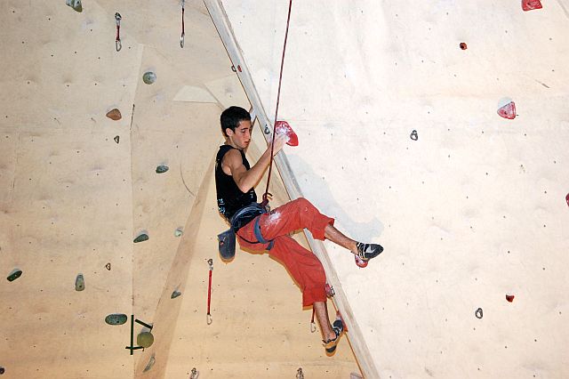 Víctor Esteller es proclama campió de Catalunya d’escalada de dificultat