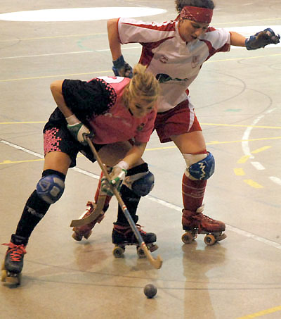 El Cerdanyola Femení d’hoquei sorprèn a l’Arenys i torna amb els tres punts
