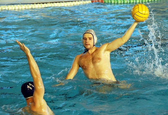 El Waterpolo UA pateix per imposar-se 11 a 8 al CN Manresa
