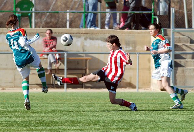 El Cerdanyola FC femení goleja (5-1) a un Viladecans que ha acabat amb nou
