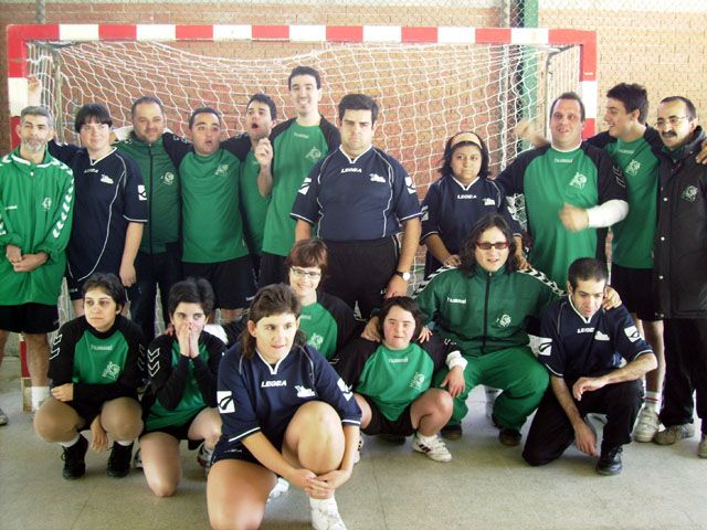 Primer partit dels dos equips de discapacitats psíquics del Club Handbol Cerdanyola
