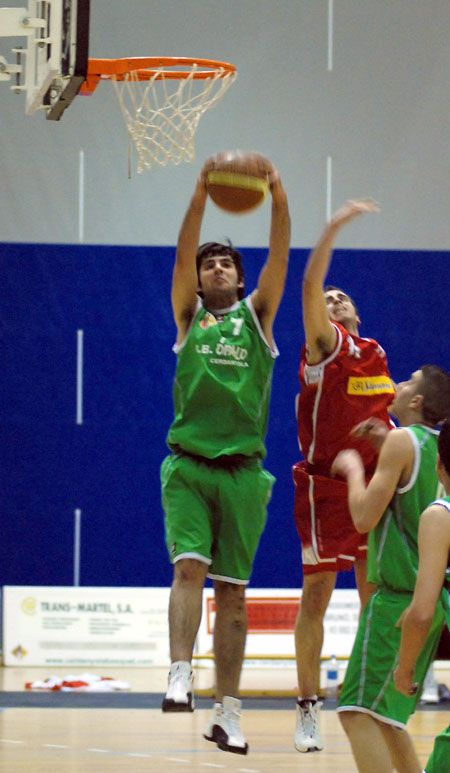 L’Ópalo pateix fins el darrer parcial per guanyar al Sant Pere de Terrassa amb un contundent 78-65