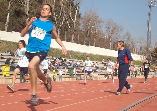 El bon ambient regna en la fase local d’atletisme en pista dels Jocs Esportius Escolars