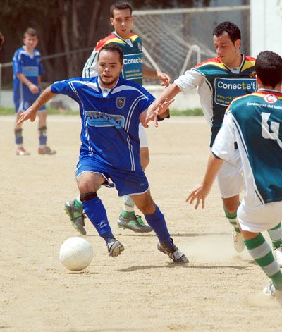 El Cerdanyola FC B juga amb només deu jugadors i perd davant l’At Can Deu