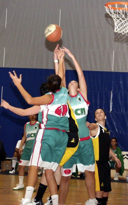El Femení pateix fins l'últim sospir per guanyar
