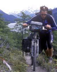 El cicloaventurer Sergio Fernández arriba a les portes del desert d’Atacama