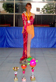 La patinadora Raquel Putin guanya la medalla de plata en el territorial infantil