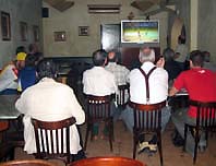 Els cerdanyolencs segueixen la final del Mundial B d’hoquei patins al bar Grau