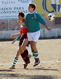 El CE Cerdanyola guanya el derbi davant el Ripollet B (2-1) i acaba l’any setè