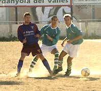 El Cerdanyola seguirà lluitant per l'ascens al camp del Carolinense