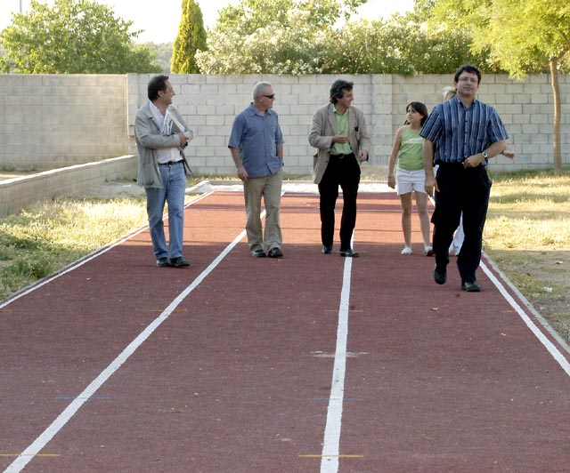 L’Escola Municipal d’Iniciació a l’Atletisme estrena una pista de tartan de 60 metres